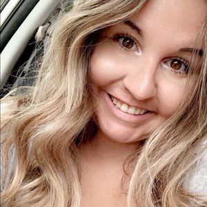 Meet your Posher, Adrianne